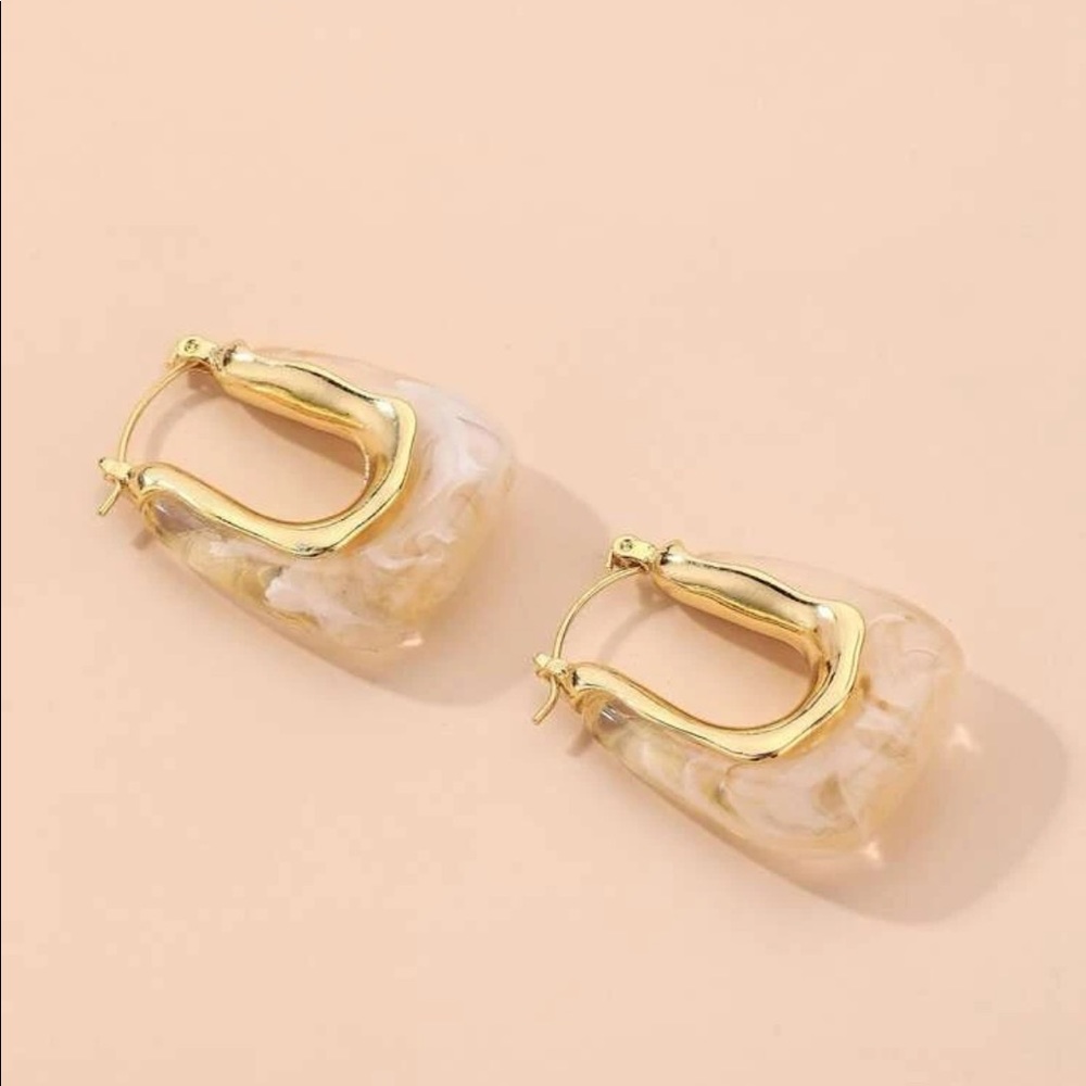 U-Shaped Hoop Earrings (Beige)
